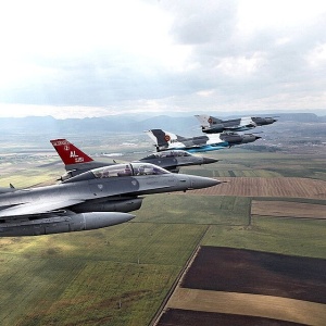 100th_Fighter_Squadron_F-16s_with_Romanian_Air_Force_MiG-21s